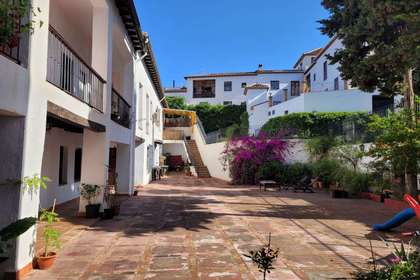 Apartment for sale in Albaicin, Granada. 