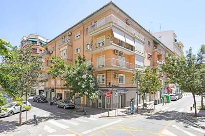 Flat for sale in Alhamar, Granada. 